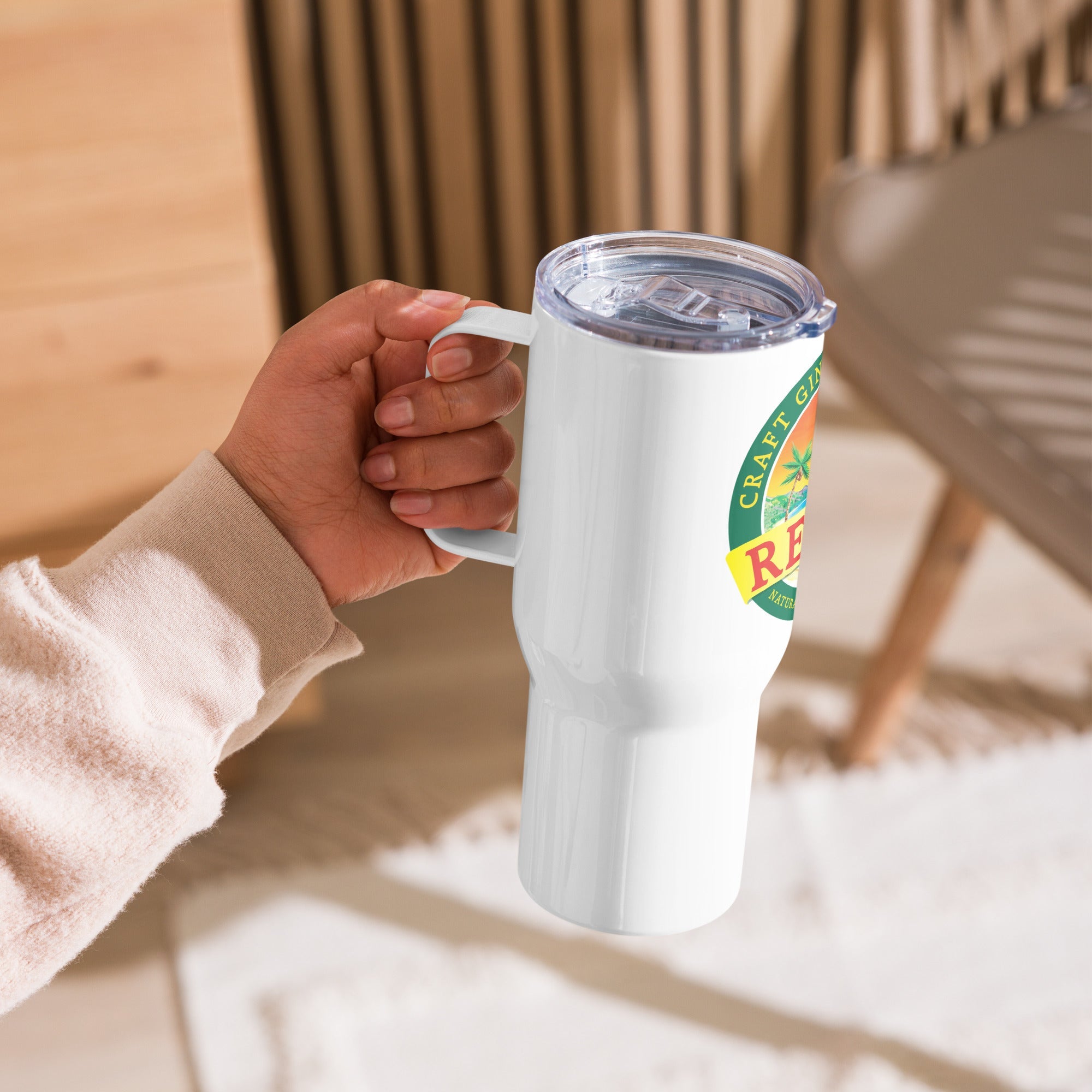 Travel mug with a handle